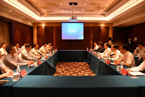 市中區(qū)政府、中國鐵塔山東省分公司、山東三箭集團(tuán)舉行項(xiàng)目合作簽約儀式