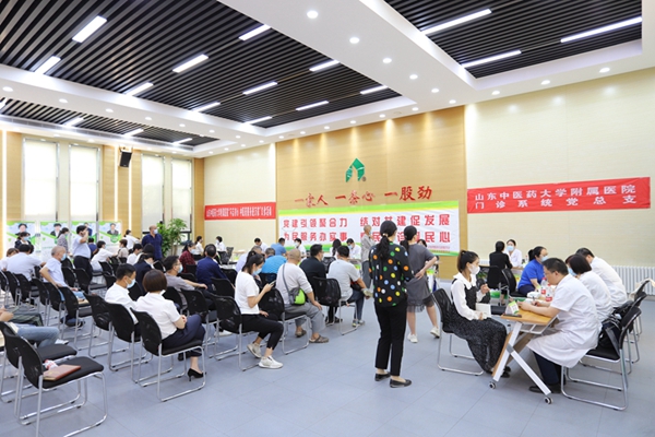 黨建引領(lǐng)聚合力，結(jié)對(duì)共建促發(fā)展  為民服務(wù)辦實(shí)事，惠民義診暖民心——山東中醫(yī)藥大學(xué)附屬醫(yī)院門診管理服務(wù)黨支部和管理公司機(jī)關(guān)黨支部舉行黨建共建協(xié)議簽約儀式